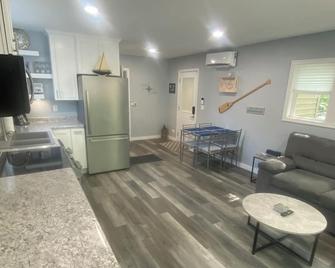North Shore Loft, close to everything! - Clear Lake - Living room