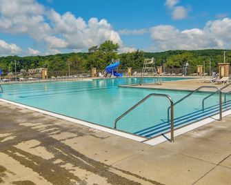 Family-friendly Dubois Cabin w/ Community Pool! - DuBois - Piscina