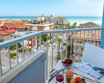 Hotel Mondial - Porto Recanati - Balkón