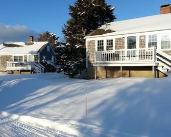 Chatham Seaside Cottage - Oceanfront Beach Cottage - Spectacular Views - Chatham - Building