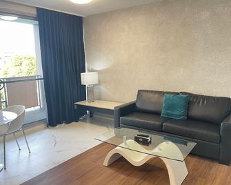 Superior One Bedroom - Newcastle - Salon