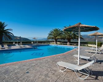 Chrissa Camping Rooms & Bungalows - Delphi - Bể bơi