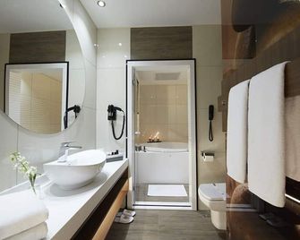 Sam Royal Hotel - Doryläum - Bad