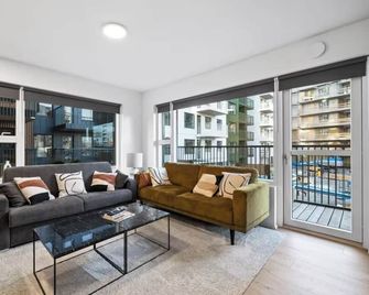 Unwind in Luxury Steps from Smaralind Ma - Reykjavik
