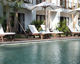 Tika Lombok - Kuta - Pool