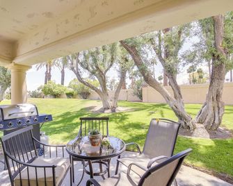 Steps to Community Pool & Spa: Palm Desert Condo! - Palm Desert - Patio