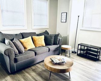 Charming Mountain View Retreat. Cozy place within walking distance to downtown. - Cumberland - Huiskamer