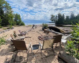 Private beach and nature preserve on Lake Superior and Mineral River. - Ontonagon - Patio