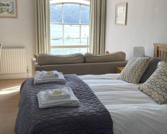 The King - Fowey - Bedroom