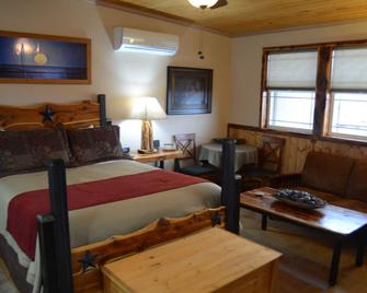 Rustic Western Experience With Hot Tub For Stargazing - No Extra Fees - Alpine - Bedroom