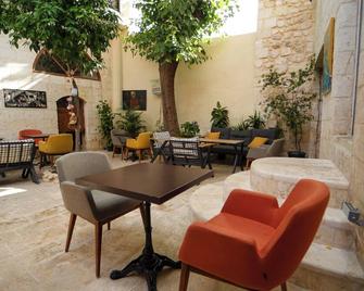 Pin Traveler House - Edessa - Binnenhof