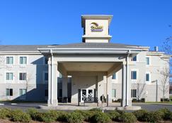 Sleep Inn and Suites near Liberty Place I-65 - Evergreen - Gebouw