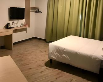 Yes Luxury Hotel - Bentong - Bedroom