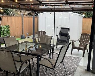 Spacious Suite - Maple Ridge - Patio