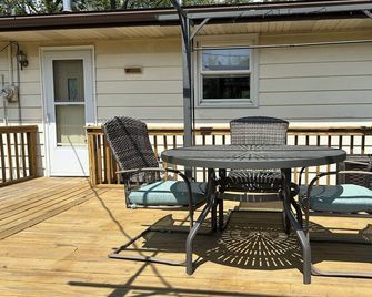 Charming 3-bedroom Corner house in Morris/ Minooka - Morris - Patio