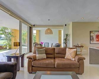 El Tigre, Ibiza Condos with Pool and Golf Views - Nuevo Vallarta - Sala de estar