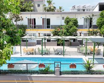 Hillside Apart House - Sidé - Piscine