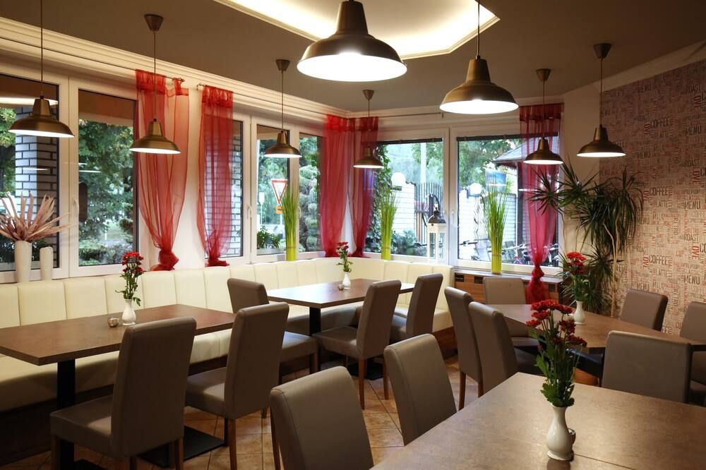 Hotel Bohemia - פרנטישקובי לאזנה - מסעדה