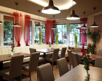 Hotel Bohemia - פרנטישקובי לאזנה - מסעדה