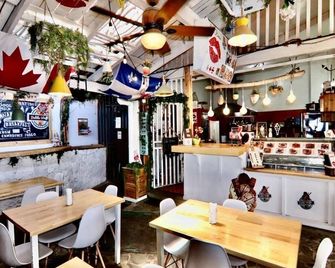 Luxe! Impressively designed 2nd-floor unit in Coco done in red and orange hues - Coco - Bar