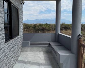 Cozy Second-Level Getaway with WiFi & AC in La Saladita - Lagunillas - Balcony