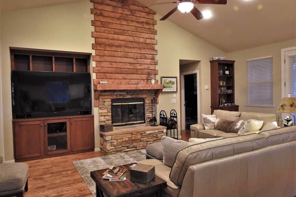 Beautifully Furnished Home With Hot Tub - Angels Camp - Huiskamer