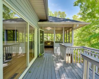 Lake Hartwell Home Perfect for Clemson Football! - Anderson - Balcón