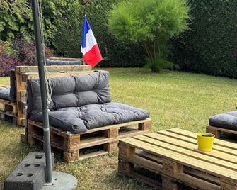 Hotel Campanile Conflans Sainte Honorine - Conflans-Sainte-Honorine - Innenhof