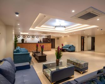Hotel Palm International - Butwāl - Lobby