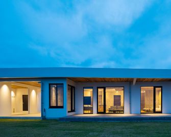 Sandal Wood - Minamitane - Edificio