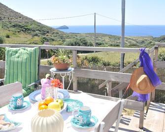Agriturismo Glamping Erbe Matte - Sant'Antioco - Balcón