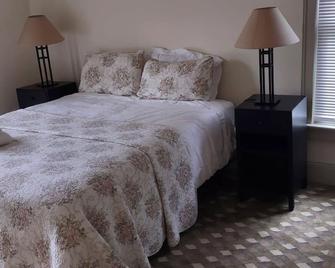 Charming 3-bedroom condo with WiFi in Williamstown, MA - Williamstown - Bedroom