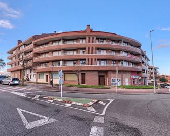 Atico con 2 terrazas de 25 m cada una - Barrica - Edificio