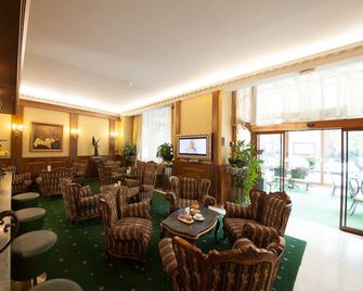 Grand Hotel London - Warna - Lobby