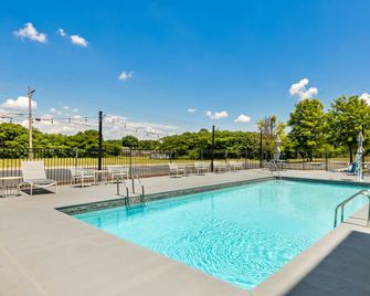 Spark by Hilton Tuscumbia Muscle Shoals - Tuscumbia - Pool
