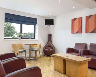 Days Inn Corley - Coventry - Living room