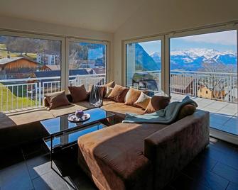Modern and cosy 5 rooms penthouse with stunning view - Triesenberg - Living room