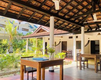Harmony Beach Hotel - Arugam - Patio
