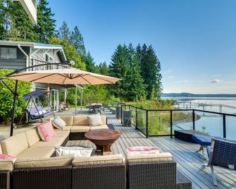 Waterfront Allyn Retreat With Guest Hous - Allyn - Balcony