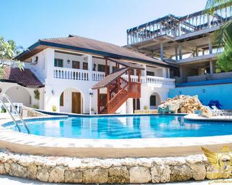 Best Western Jangwani Sea Breeze Hotel - דר א-סאלאם - בריכה