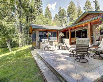 Waterfront in Montana!! Bigfork & Glacier Nat. Park! Aug & Sept is still open!!! - Bigfork - Patio