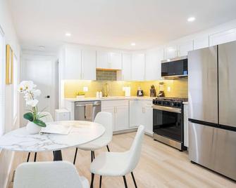 Modern East Boston 2 Bed 2 Bath - Boston - Køkken