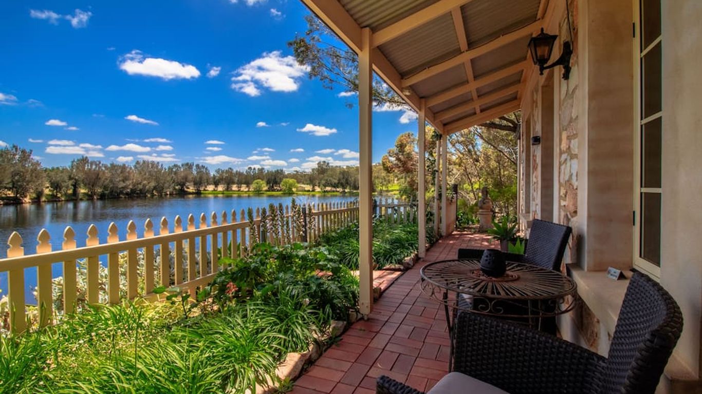 Stonewell Cottages and Vineyards