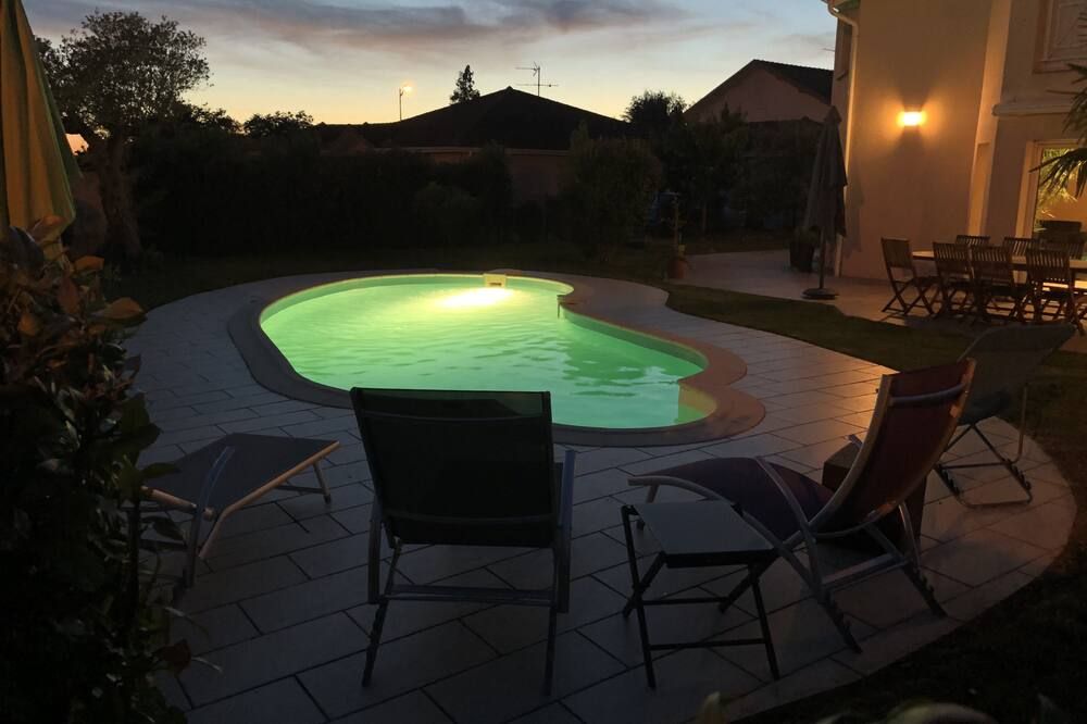 quiet studio bathroom kitchen wc swimming pool & parking - Viriat - Zwembad