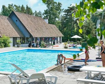 6 Person Holiday Home in Nexo - Nexo - Piscine