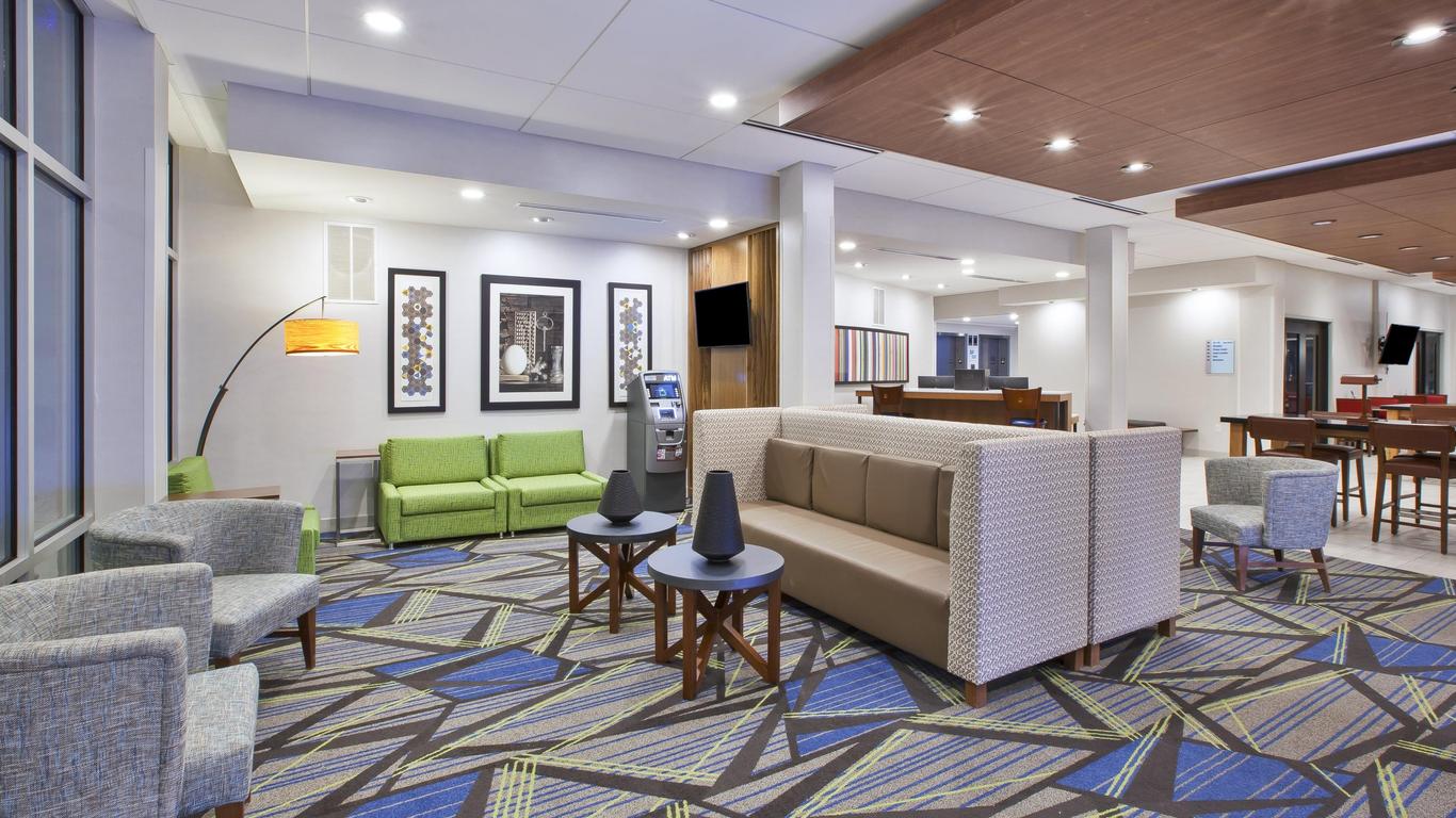 Holiday Inn Express & Suites Auburn Hills South