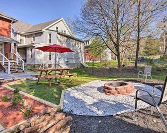 Lock Haven Home w/ Fire Pit & BBQ with game room & Deck 3 min Walk to Main St - Lock Haven - Patio