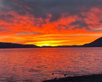 Luxe and Spacious Lake Gem ~ Hot Tub ~ Games ~ Views ~ Fire Pit - Lakeport - Outdoors view
