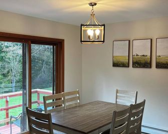 Newly Renovated 3 Bedroom Home - Oneonta - Jídelna