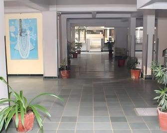 Shreeji Service Apartments - Vadodara - Lobby